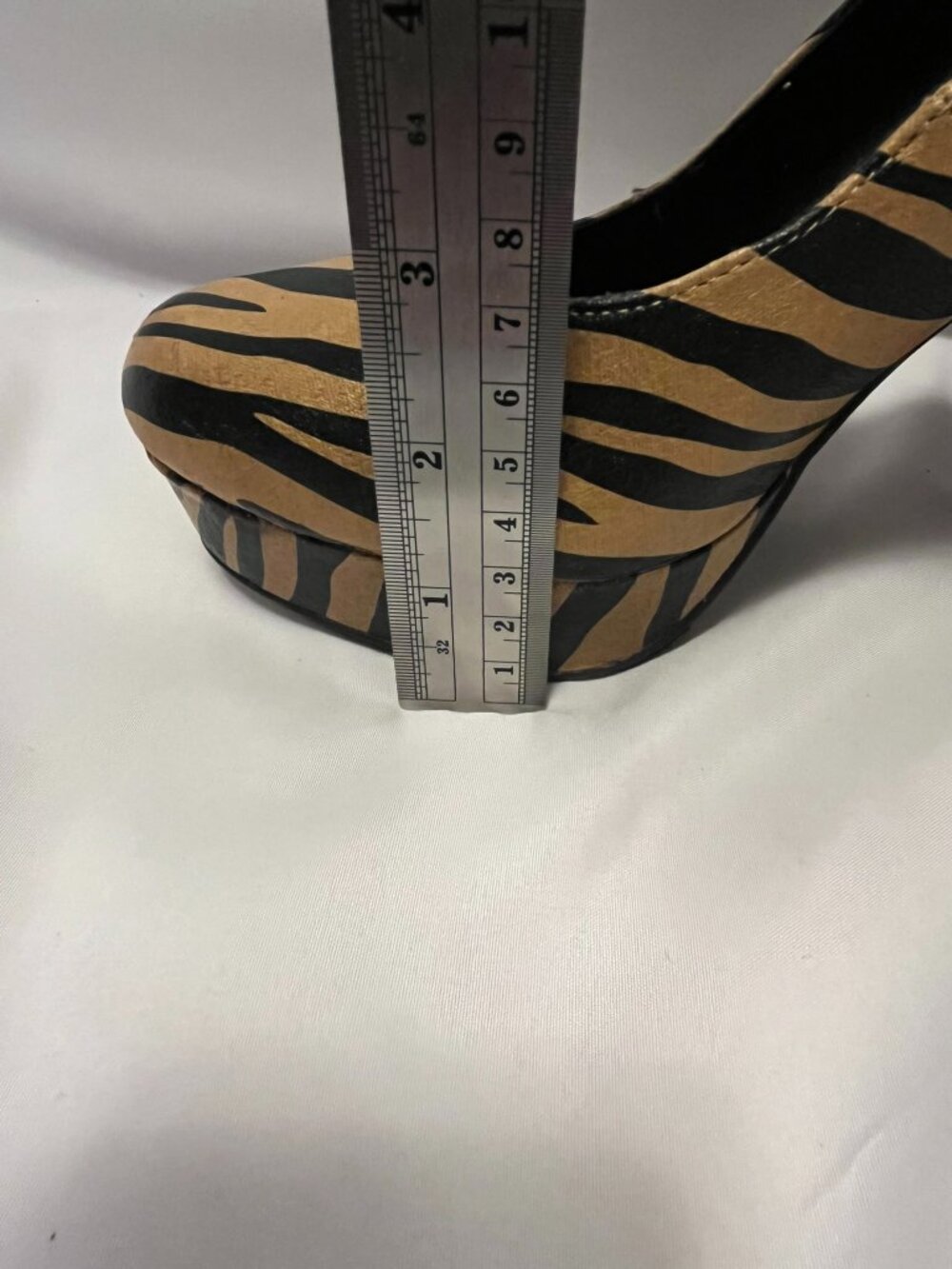 Forever 21 Tiger Print Platform Heels – Size 8 – NWOT - Picture 16 of 16
